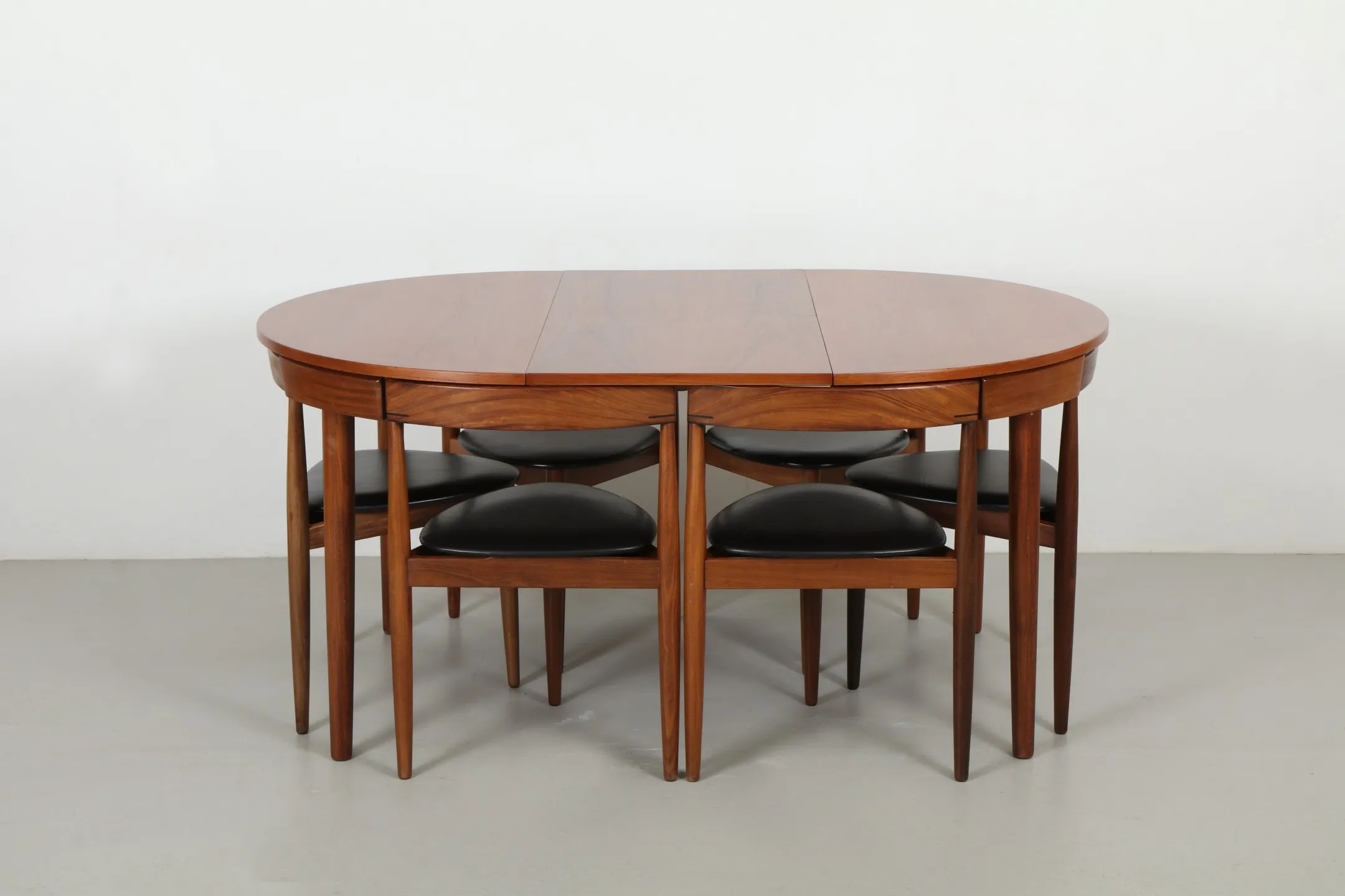 Stunning Hans Olsen Extending 'Roundette' Dining Suite by Frem Rojle