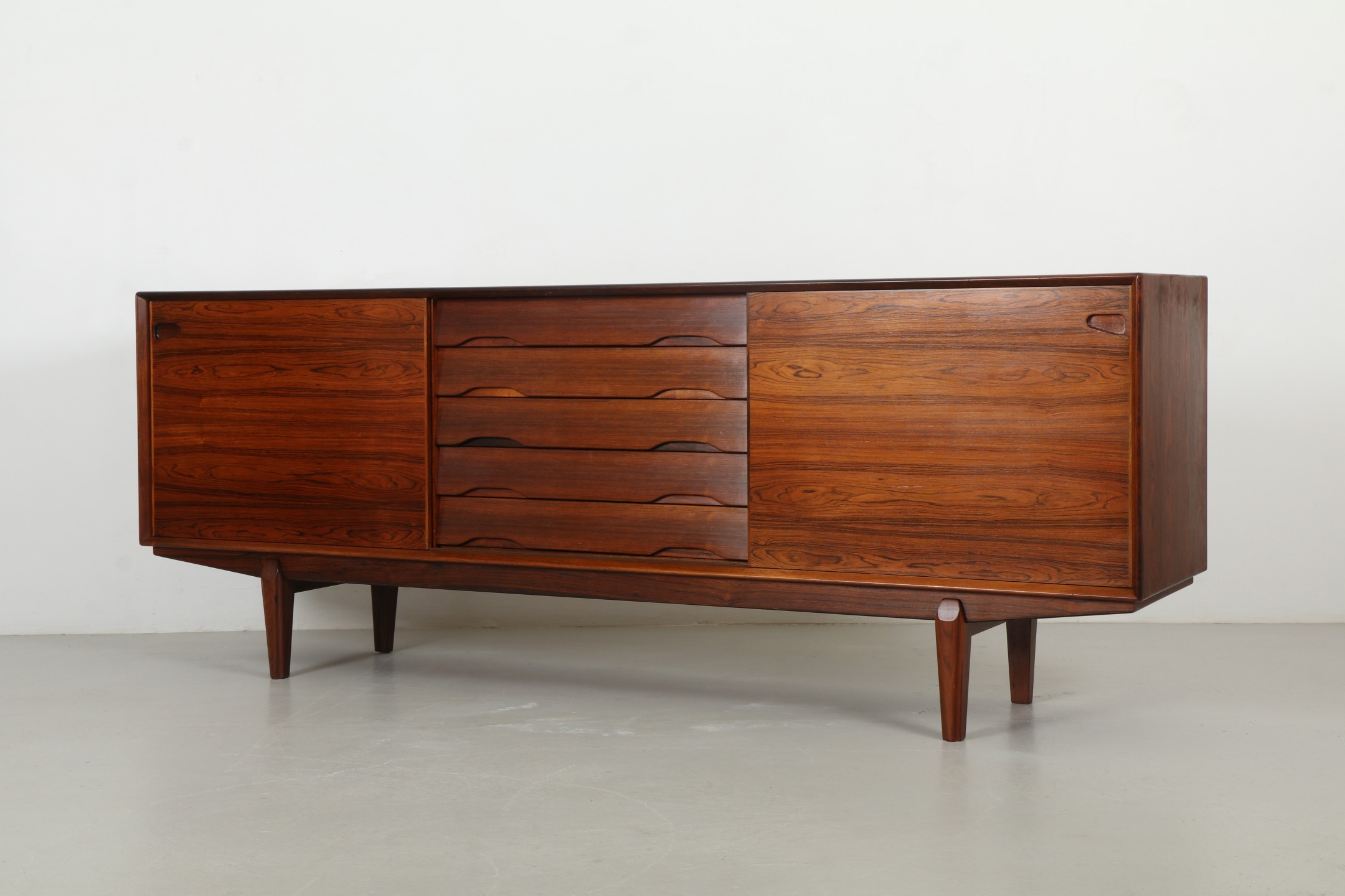 Deluxe Mid-Century 'SM65' Sideboard by Skovby