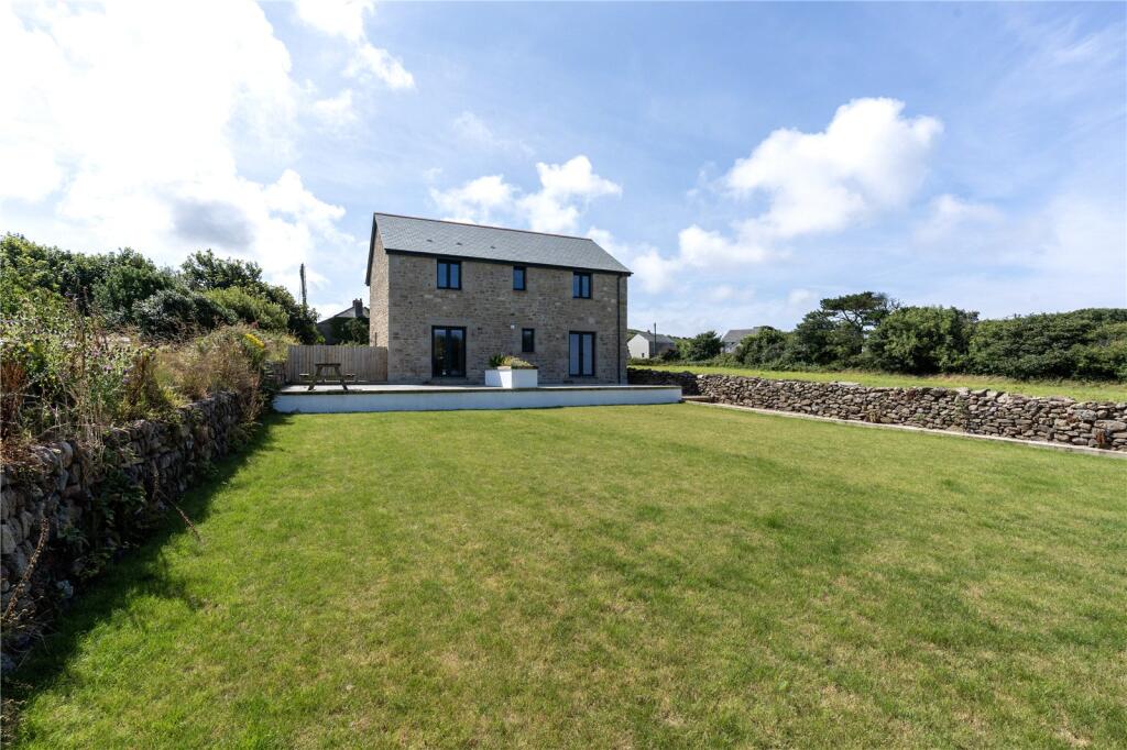 4 bedroom detached house in Pendeen