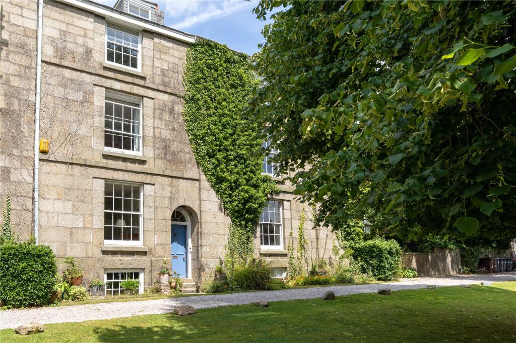 4 bedroom terraced house in Penzance great location no chain