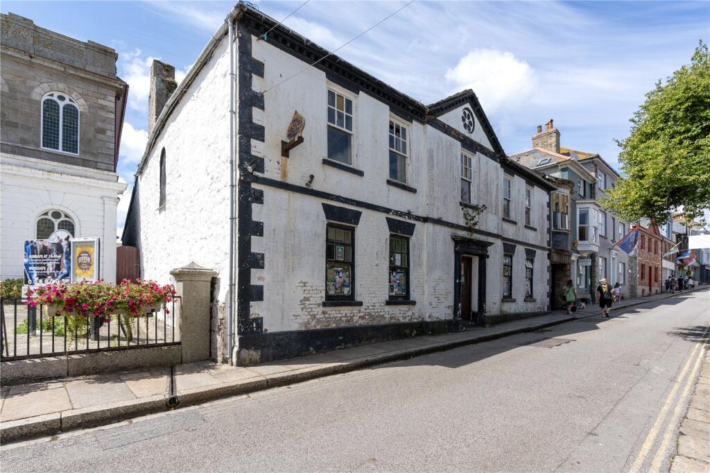 Ganges for sale in Penzance, great location former restaurant, great Chapel Street location, no chain great renovation project, historic street