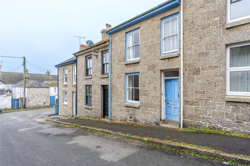 3 bedroom terraced house in Newlyn, no chain great location in need of work and updating