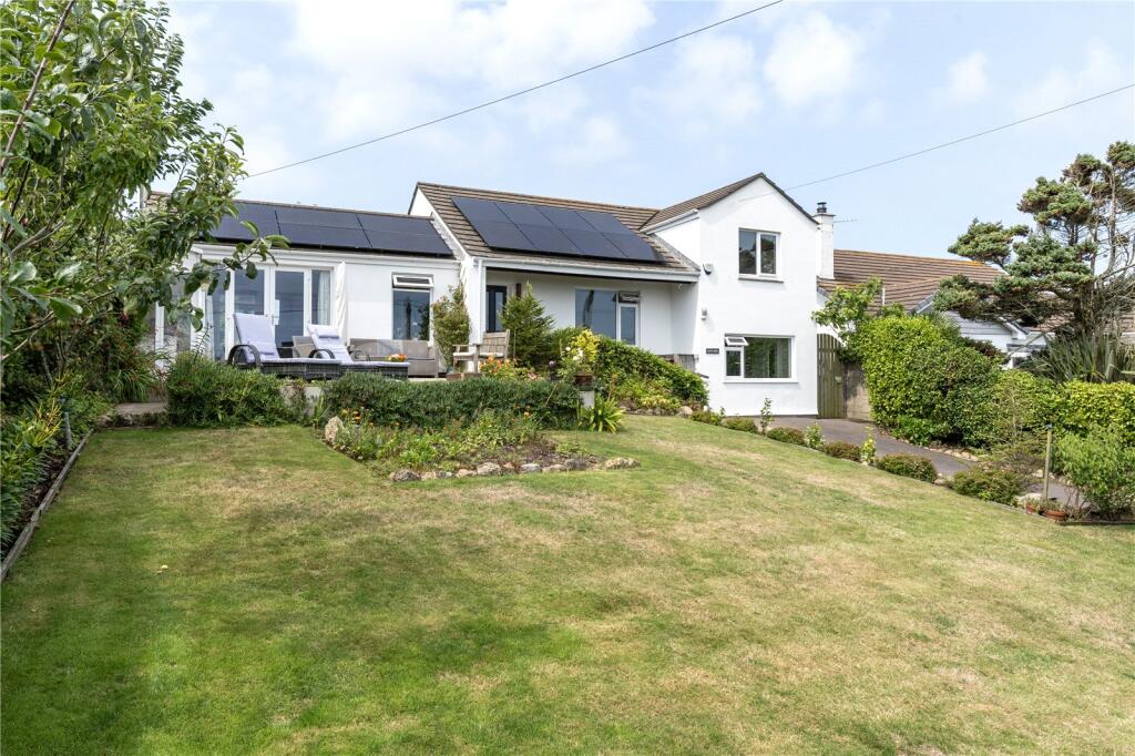 4 bedroom detached house in St. Levan great location