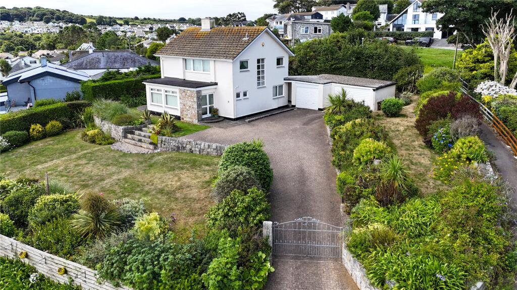 4 bedroom detached house in Penzance, no chain great location sea views