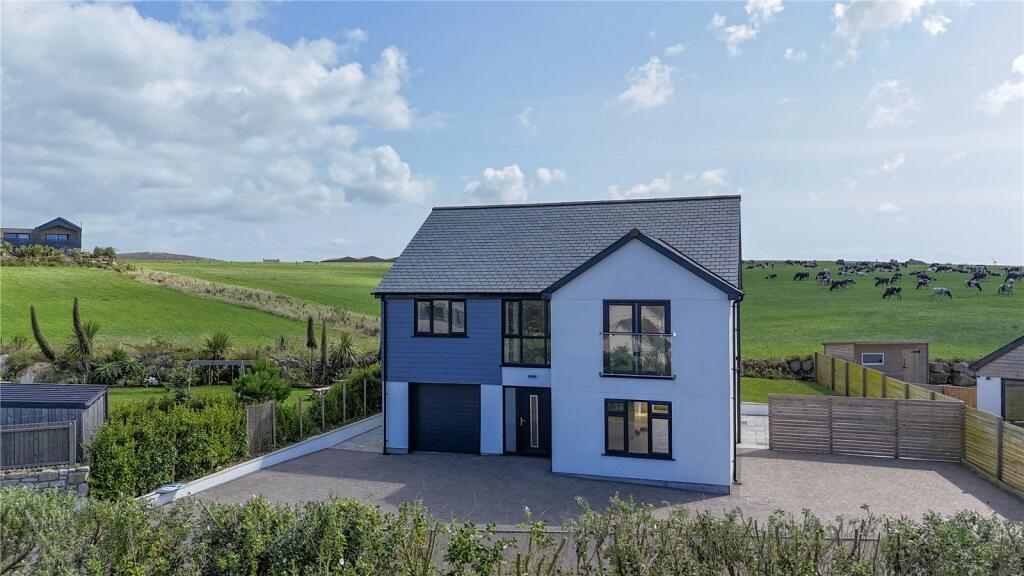 4 bedroom detached house in Sennen great location near to the beach and Sennen Cove