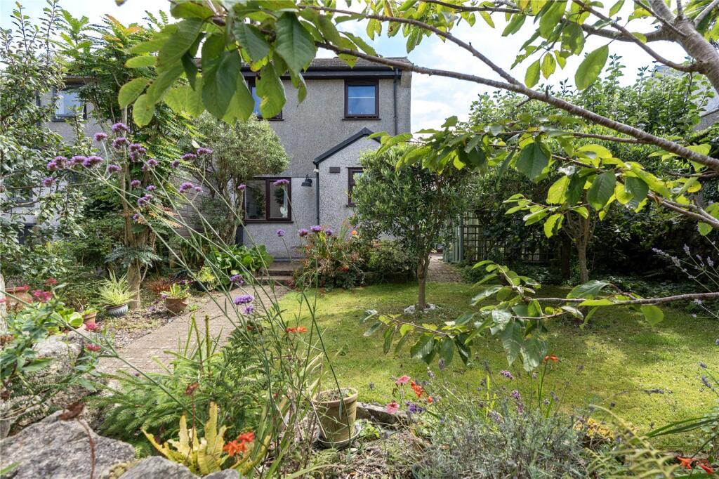 3 bedroom semi-detached house in St. Just 