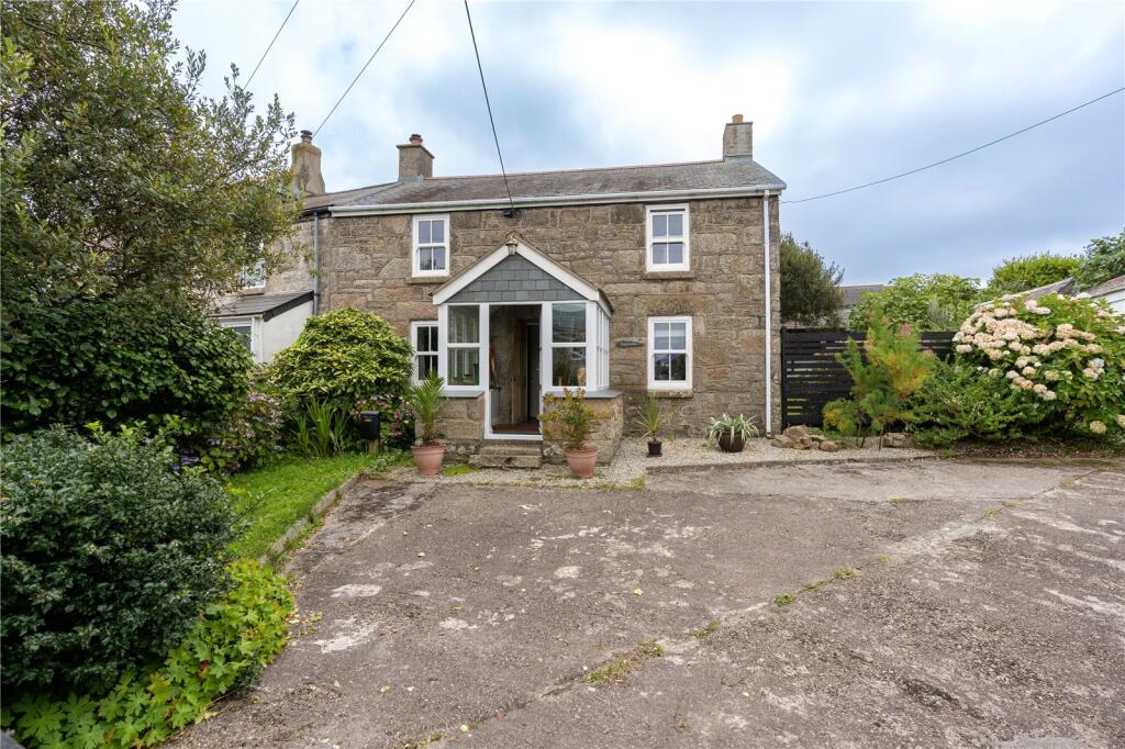 3 bedroom end of terrace house in Pendeen no chain great location