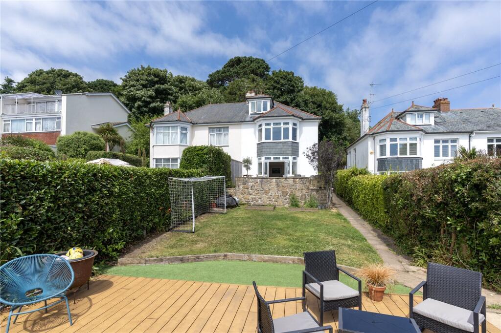 6 bedroom semi-detached house in Penzance great location