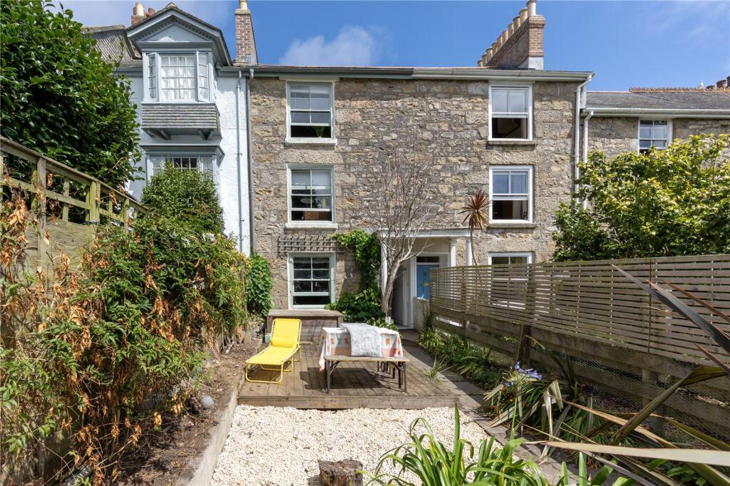 3 bedroom terraced house in Penzance great location no chain 