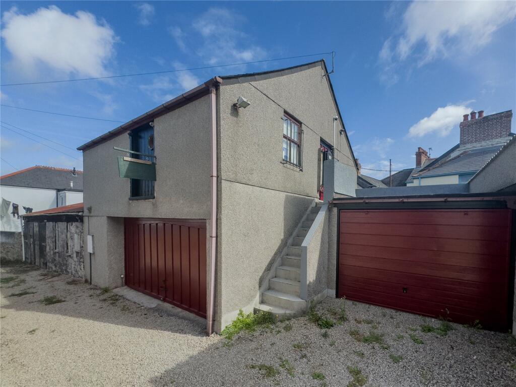 garage and large workshop in Heamoor nochain great location investment
