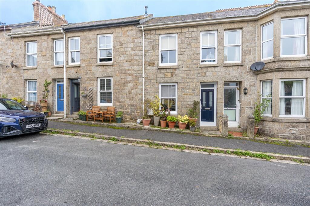 2 bedroom terraced house in Penzance, no chain, great first time buyer, 