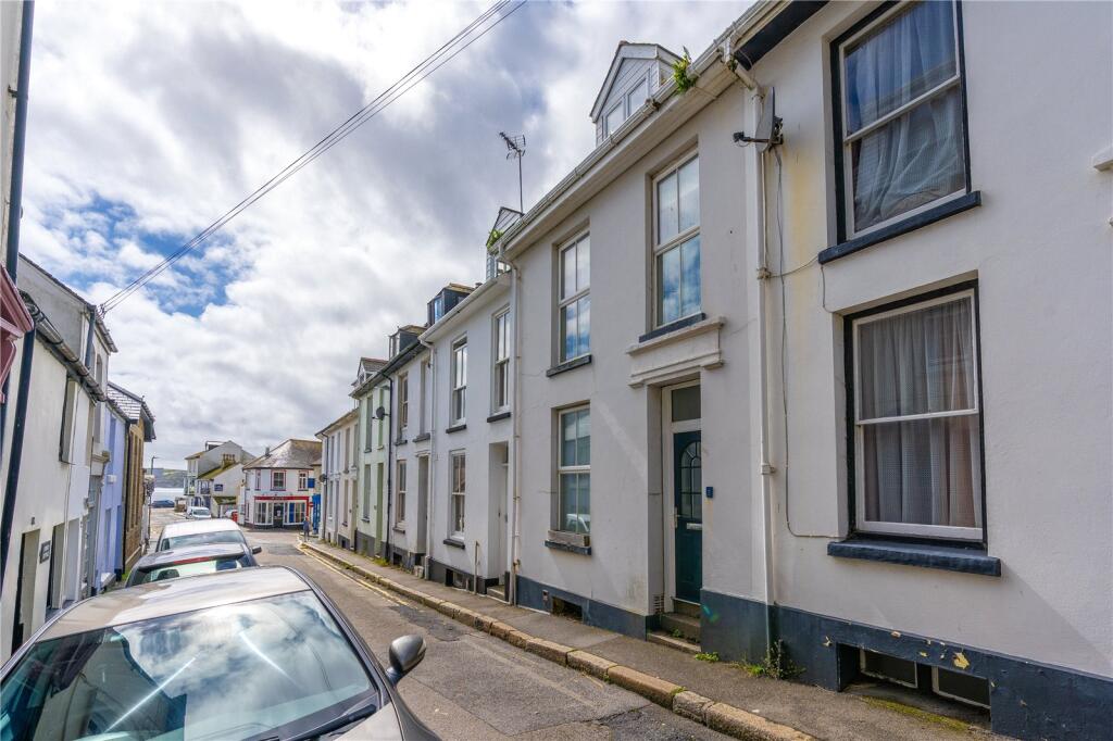 3 bedroom terraced house in Penzance, no chain, great location, parking