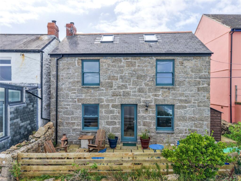 2 bedroom detached house in Sennen, great location, sea views, coastal retreat