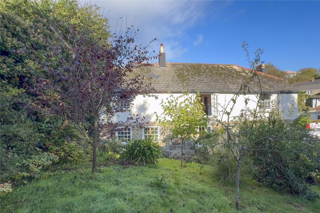 5 bedroom detached house in Newlyn, great location, 