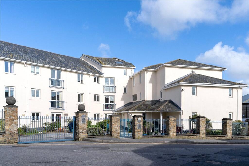 1 bedroom apartment in Penzance great location retirement 
