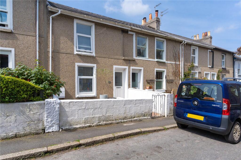 3 bedroom terraced house in Penzance, great location, first time buyers house, 