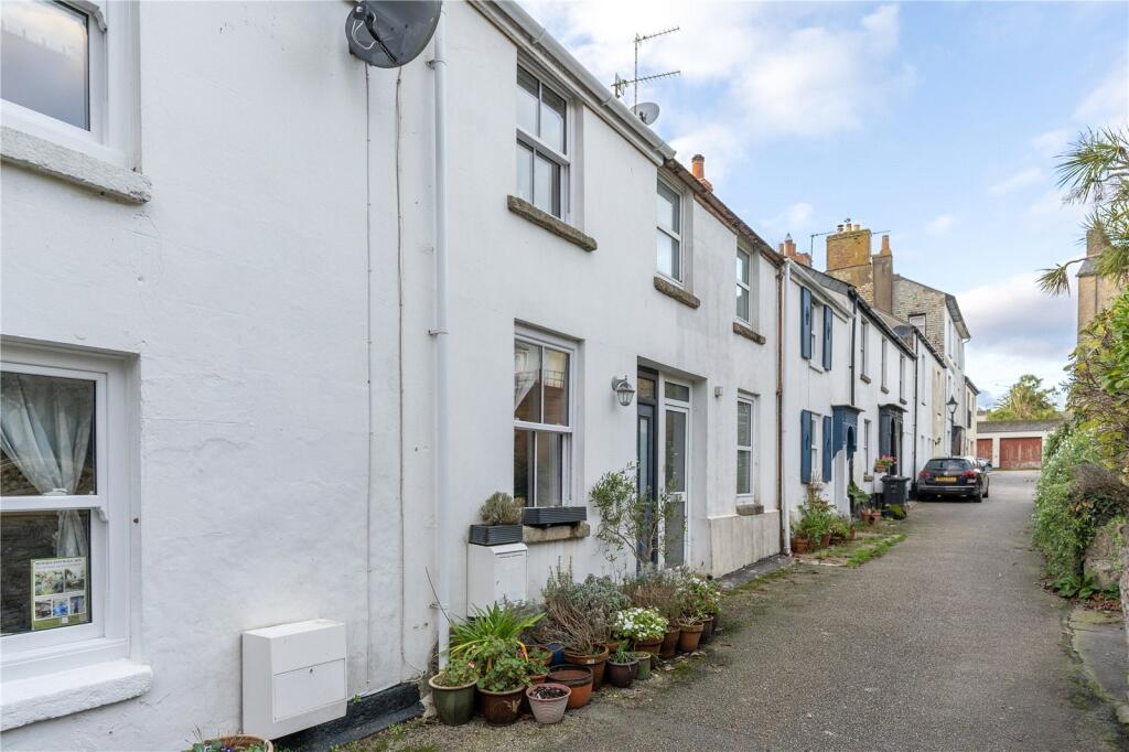 2 bedroom terraced house in Penzance, great location, no chain