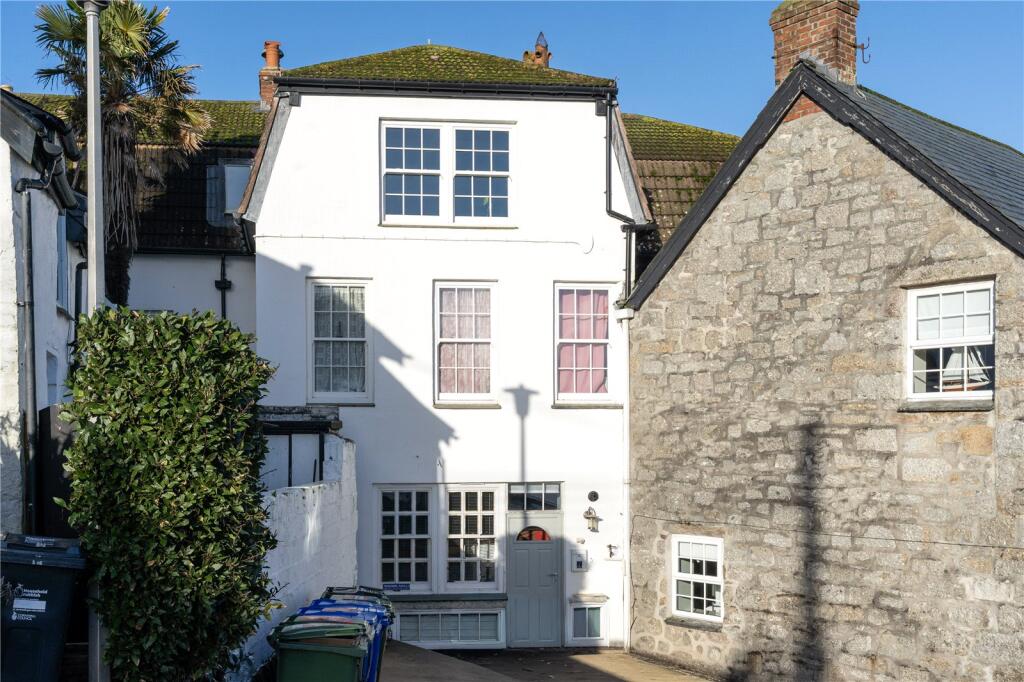 1 bedroom apartment in Newlyn, great location, no chain