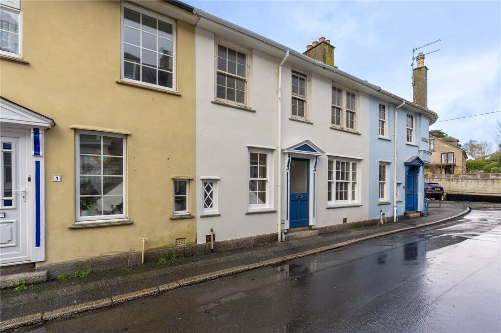 3 bedroom terraced house in Penzance, no chain, great location