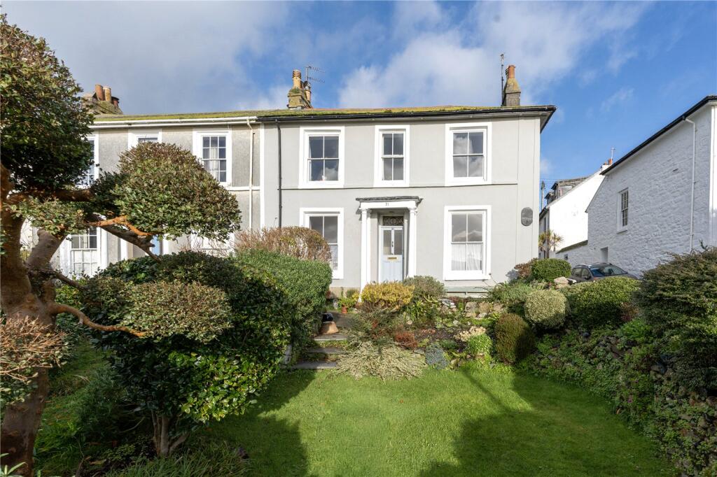 4 bedroom end of terrace house in Penzance