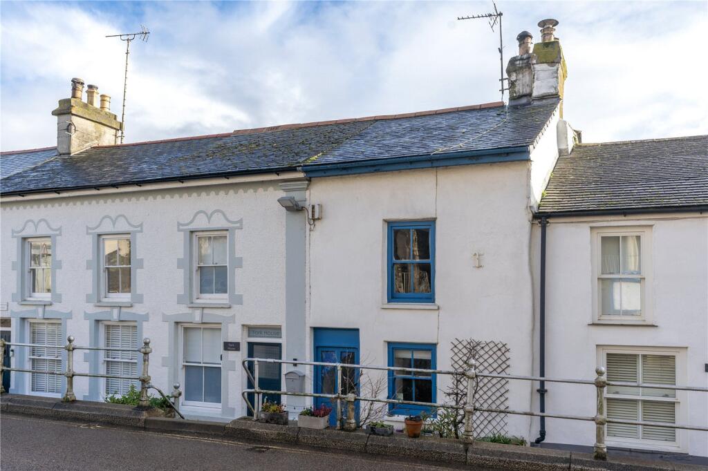 1 bedroom cottage in Marazion, no chain, great location, first time buyers or investment potential