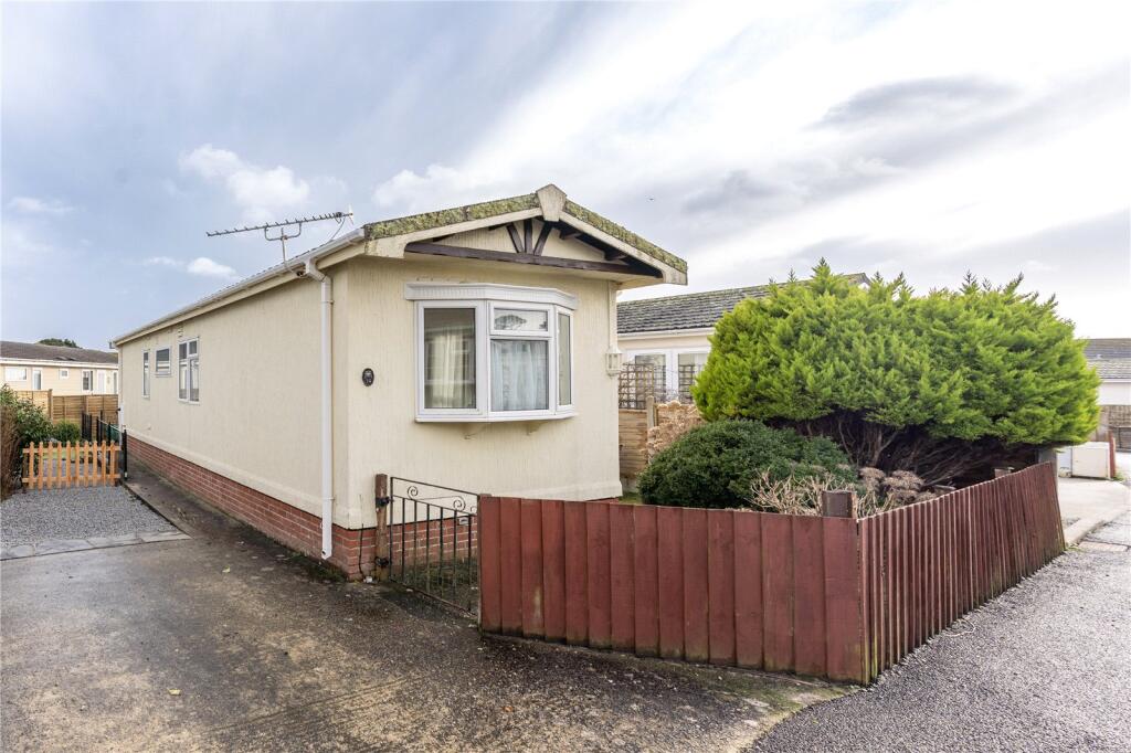 2 bedroom bungalow in Penzance, over 45s, great location, no chain
