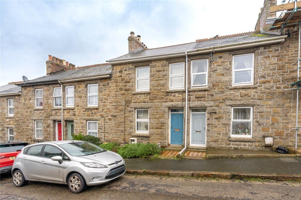 2 bedroom terraced house in Heamor, great location, 