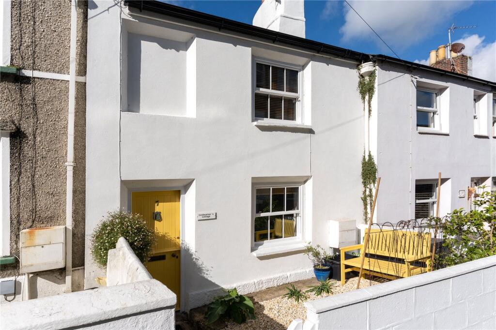 2 bedroom terraced house in Penzance, great location, no chain, great first time buyer