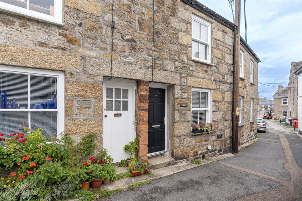 2 bedroom terraced house in Newlyn, great location, no chain