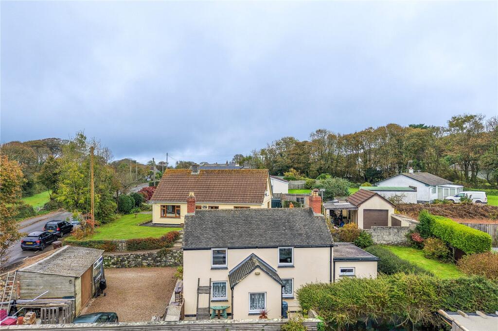 2 bedroom detached house in Goldsithney, no chain.