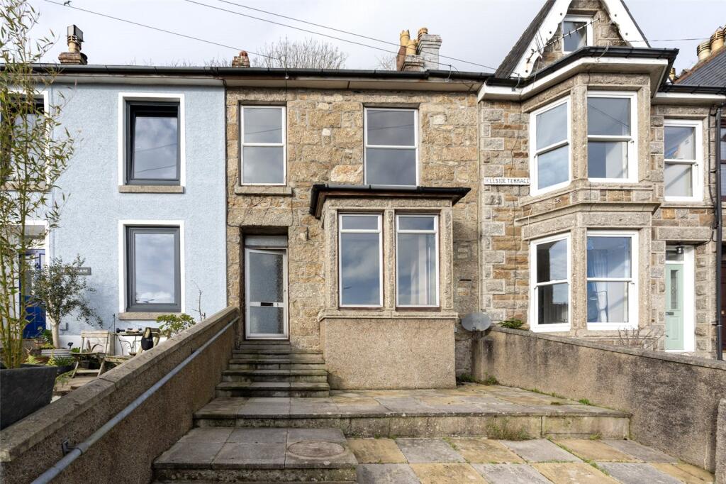 2 bedroom terraced house in Newlyn with sea views in need of modernisation