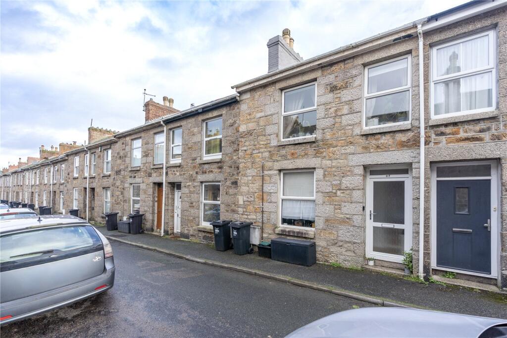 2 bedroom terraced house in Penzance, great location, great first time buyer house.