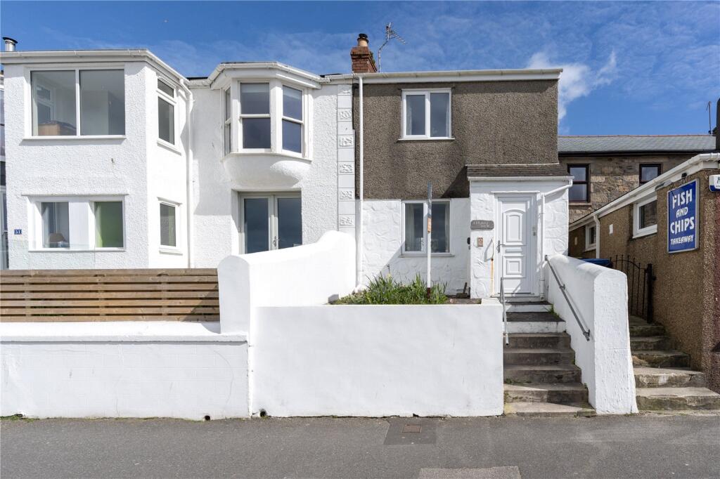 2 bedroom terraced house in Hayle, great location, no chain, investment buy to let ,parking