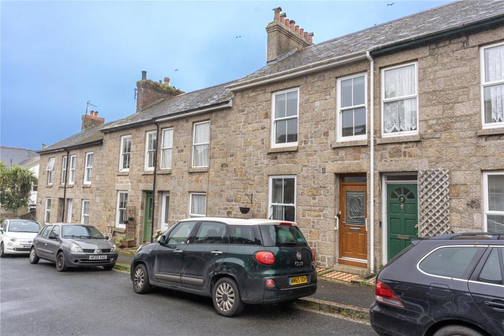 2 bedroom terraced house in Penzance, great location