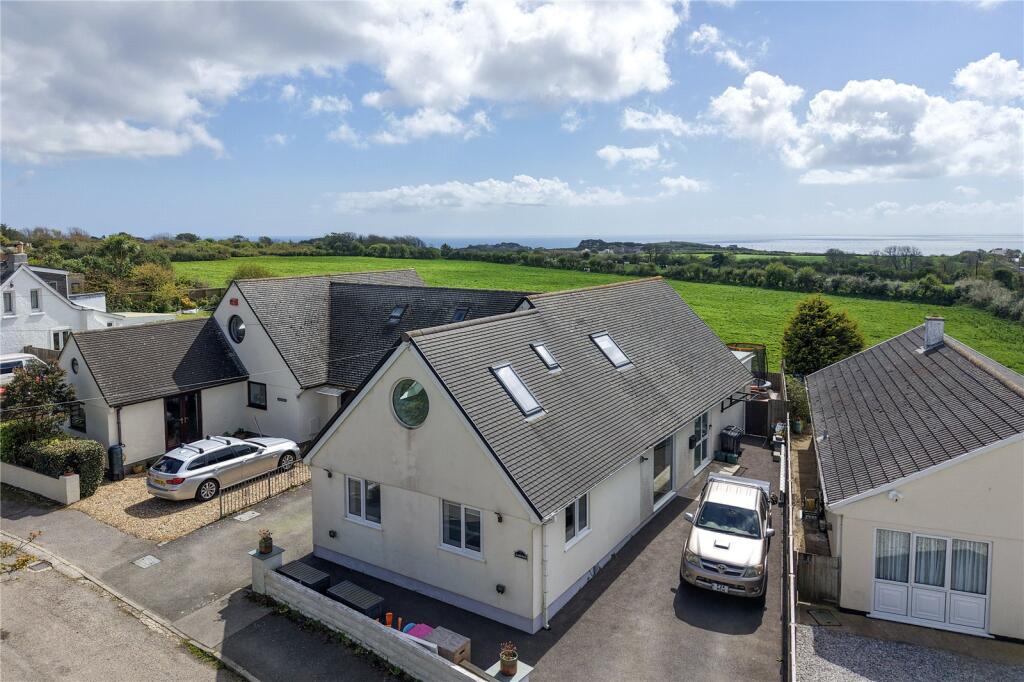 5 bedroom bungalow in Rosudgeon, great location