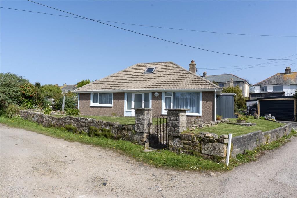 2 bedroom bungalow in Heamoor, no chain, great location