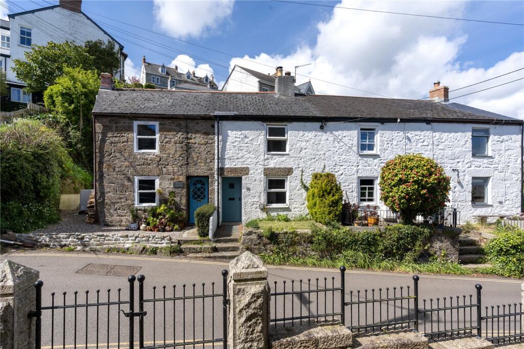 2 bedroom terraced house in Newlyn, great location, no chain