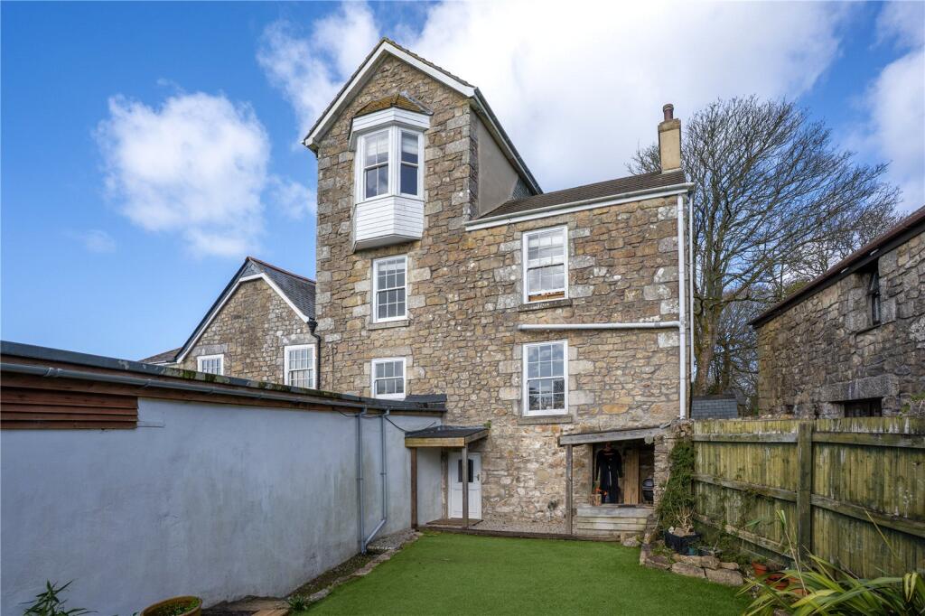 3 bedroom semi detached house in St. Hilary, great location, unique property