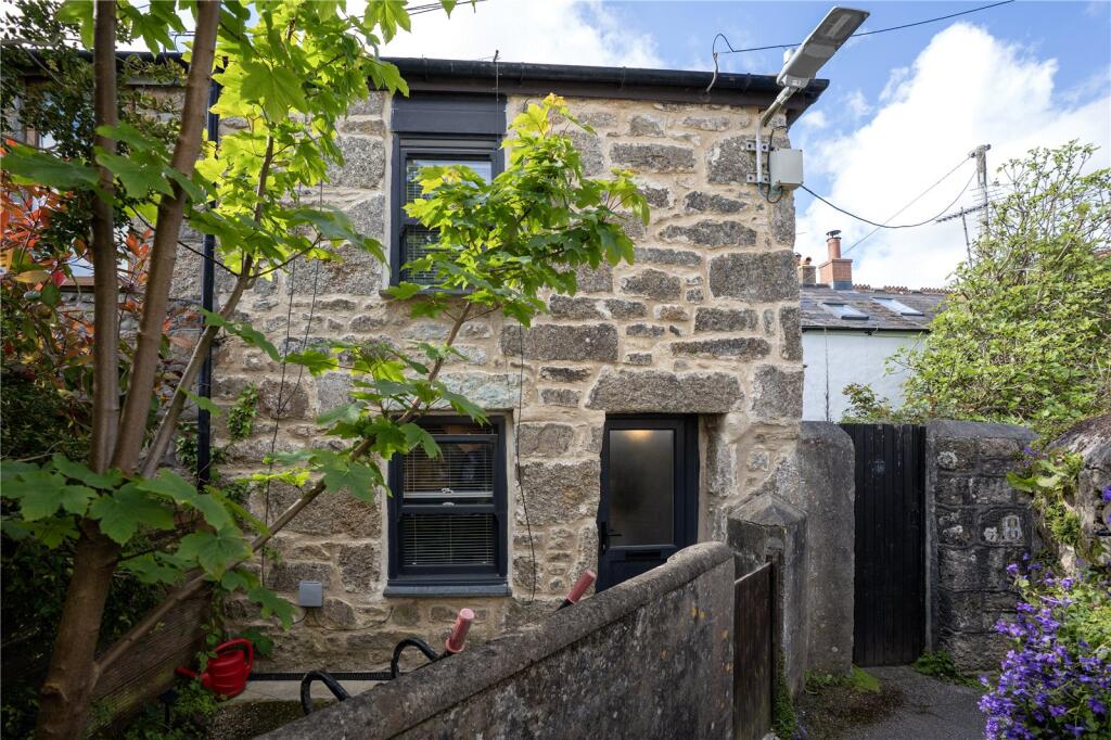 2 bedroom end of terrace 