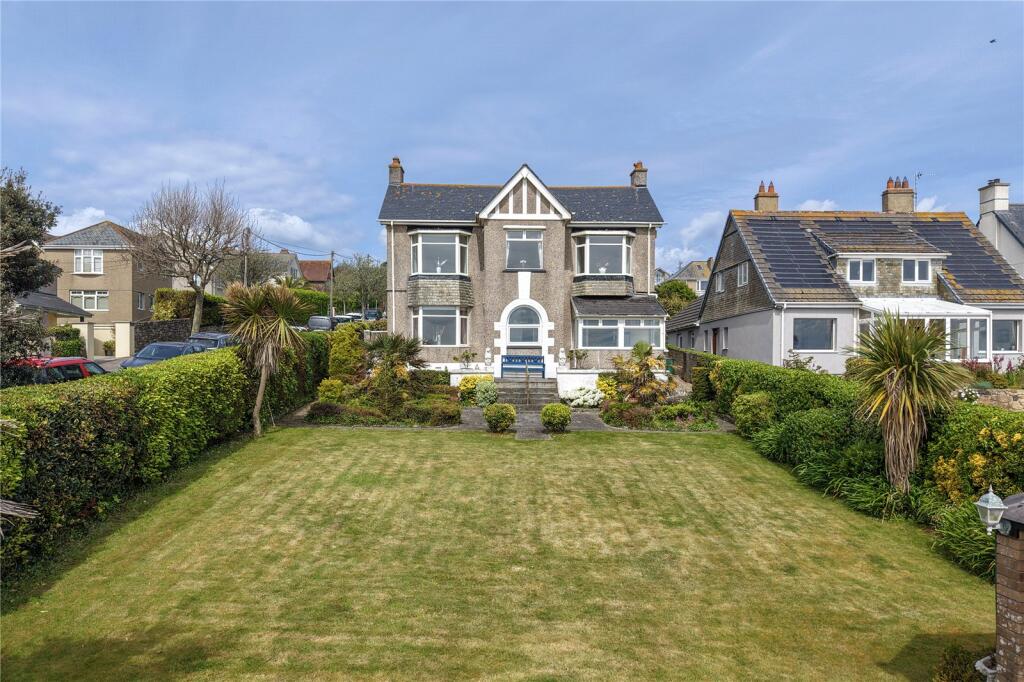 3/4 bedroom detached house in exclusive location, great property, large garden, no chain