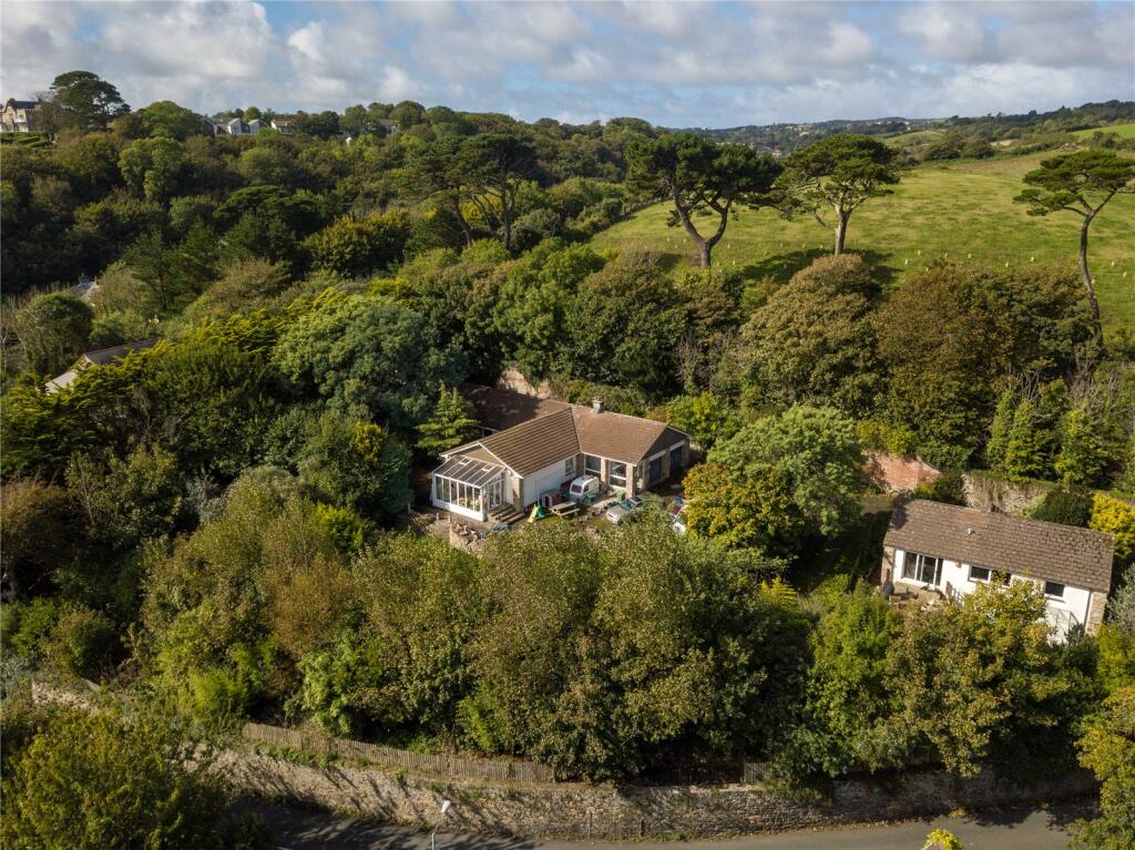House for sale by auction, great location, great family home