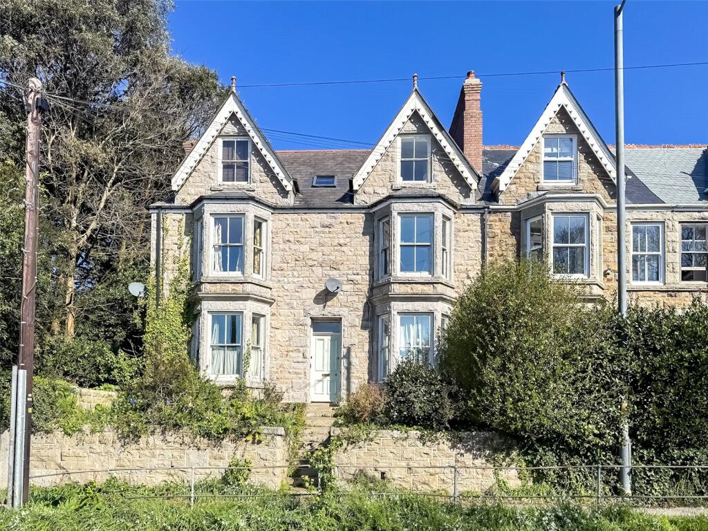 1 bedroom apartment in Penzance great location great layout, first time buyer, investment