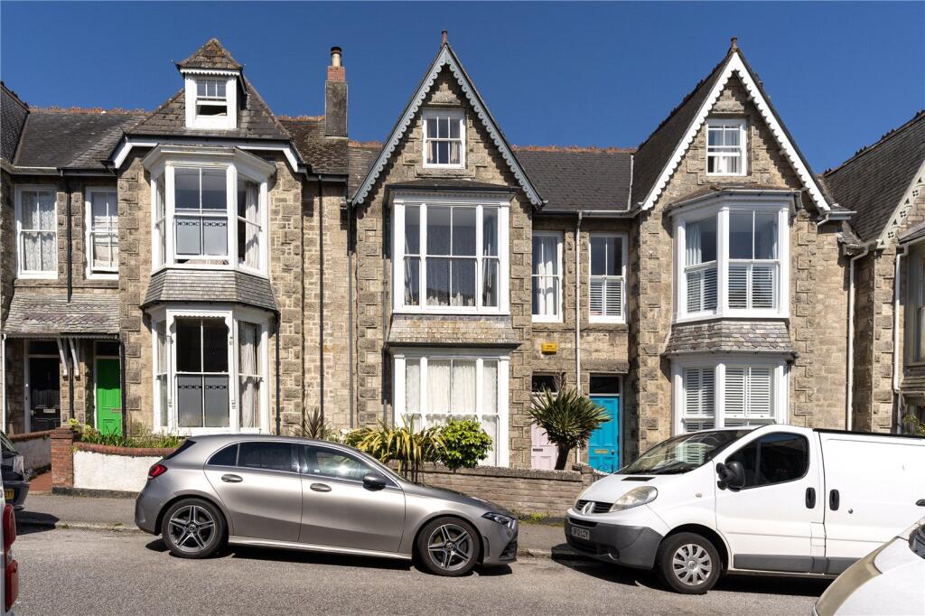 4 bedroom terraced house in Morrab Road, great location, townhouse with cellar
