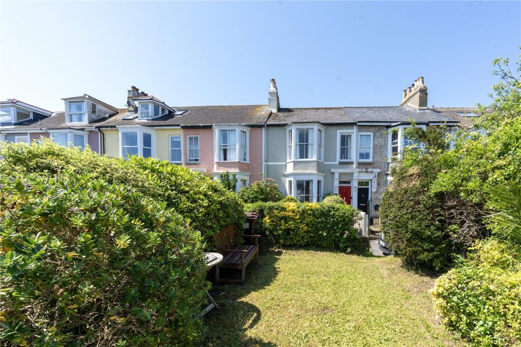 4 bedroom terraced hous in Penzance, great garden and no chain, in need of updating