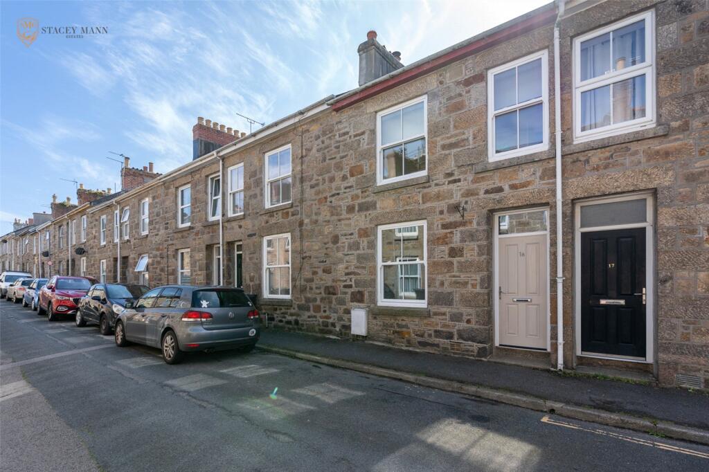 2 bedroom terraced house in Penzance, no chain, great location
