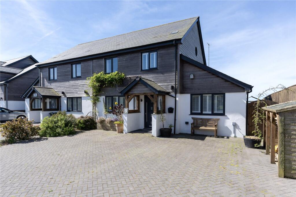 3 bedroom semi detached house in St. Buryan, great location, no chain