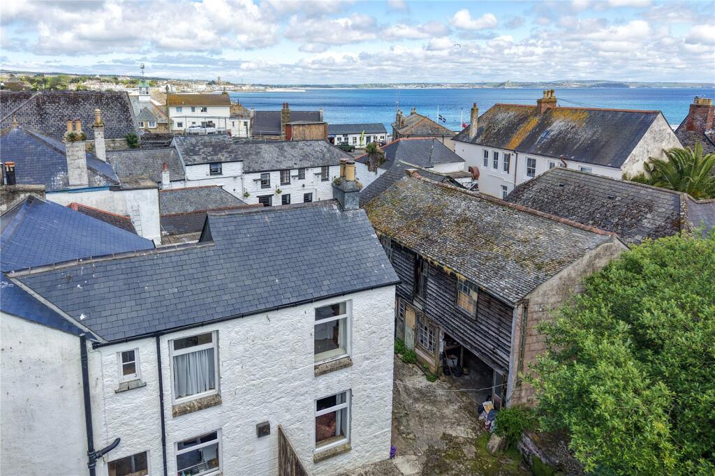 4 bedroom semi detached house in Newlyn. Great location, no chain.