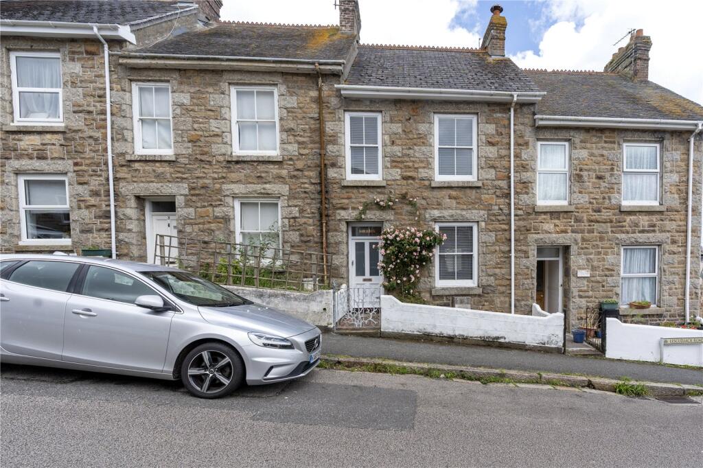 4 bedroom terraced house in Penzance, great location, no chain