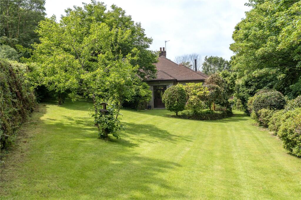 3 bedroom detached house in Buryas Bridge