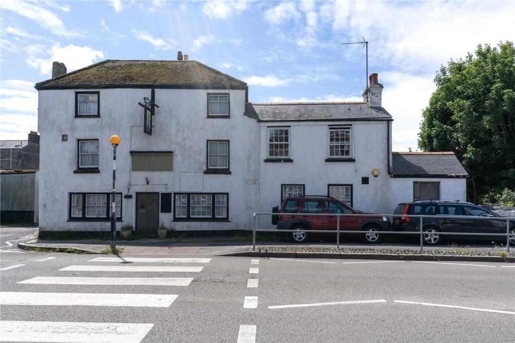 7 bedroom end of terrace house in Penzance, great opportunity, location, parking